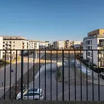 Beige Harmony For Family & Business With Parking And Ac By Uniquerent شقة *