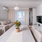 Beige Harmony For Family & Business With Parking And Ac By Uniquerent شقة *