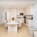 شقة Beige Harmony For Family & Business With Parking And Ac By Uniquerent *