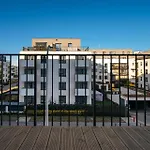 شقة Beige Harmony For Family & Business With Parking And Ac By Uniquerent *