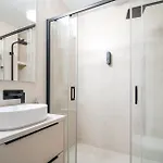 شقة Beige Harmony For Family & Business With Parking And Ac By Uniquerent