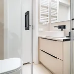 Beige Harmony For Family & Business With Parking And Ac By Uniquerent * فروتسواف