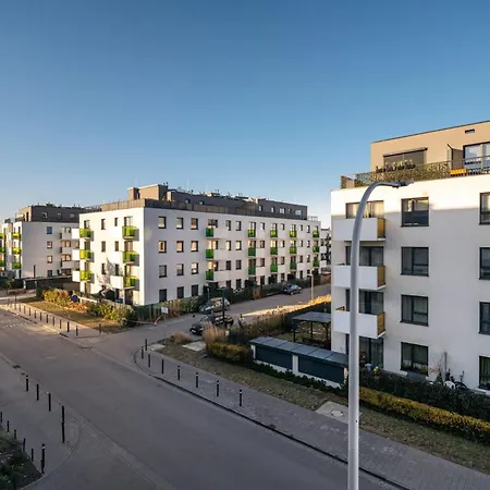 Beige Harmony For Family & Business With Parking And Ac By Uniquerent * فروتسواف