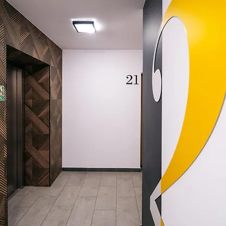Beige Harmony For Family & Business With Parking And Ac By Uniquerent فروتسواف