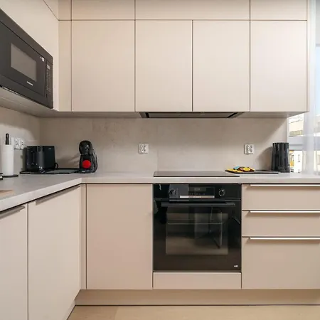 شقة Beige Harmony For Family & Business With Parking And Ac By Uniquerent *