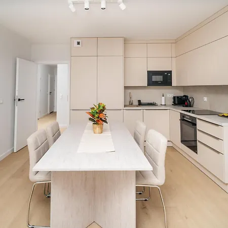 شقة Beige Harmony For Family & Business With Parking And Ac By Uniquerent