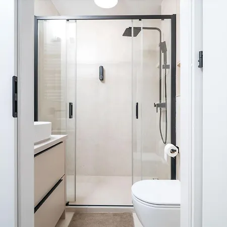 شقة Beige Harmony For Family & Business With Parking And Ac By Uniquerent *