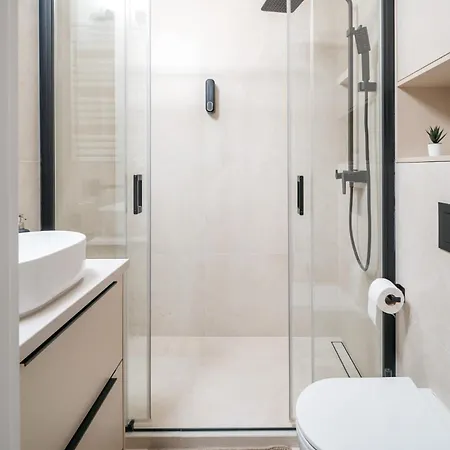 Beige Harmony For Family & Business With Parking And Ac By Uniquerent Διαμέρισμα