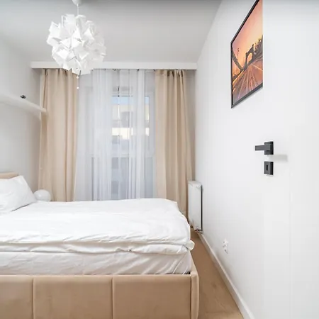 Beige Harmony For Family & Business With Parking And Ac By Uniquerent شقة فروتسواف