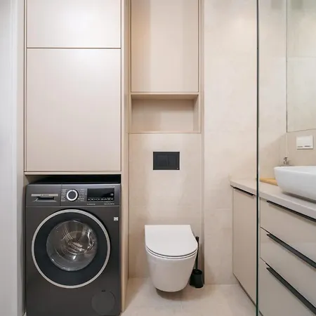 Beige Harmony For Family & Business With Parking And Ac By Uniquerent شقة فروتسواف
