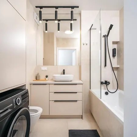Beige Harmony For Family & Business With Parking And Ac By Uniquerent شقة فروتسواف