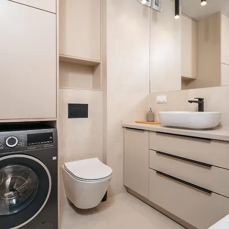 Beige Harmony For Family & Business With Parking And Ac By Uniquerent شقة *