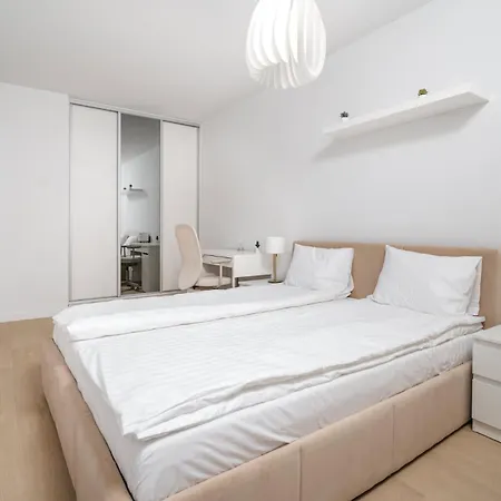 شقة Beige Harmony For Family & Business With Parking And Ac By Uniquerent فروتسواف