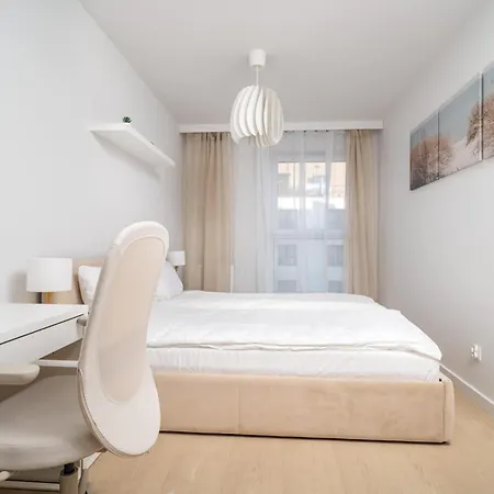 Beige Harmony For Family & Business With Parking And Ac By Uniquerent شقة فروتسواف