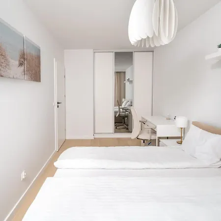 Beige Harmony For Family & Business With Parking And Ac By Uniquerent فروتسواف