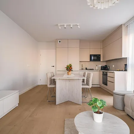 Beige Harmony For Family & Business With Parking And Ac By Uniquerent فروتسواف