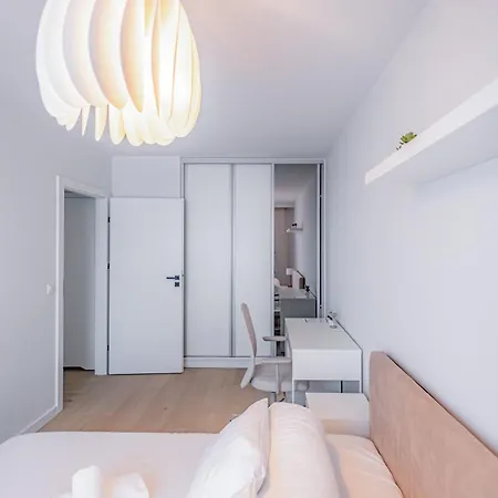 Apartment Beige Harmony For Family & Business With Parking And Ac By Uniquerent *