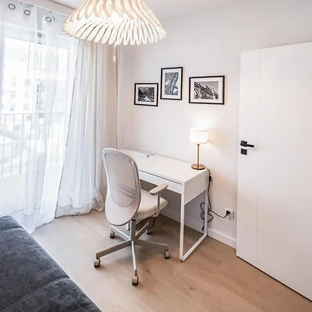 شقة Beige Harmony For Family & Business With Parking And Ac By Uniquerent فروتسواف