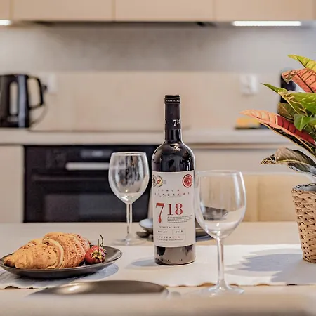 Apartment Beige Harmony For Family & Business With Parking And Ac By Uniquerent