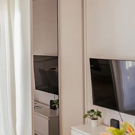 Beige Harmony For Family & Business With Parking And Ac By Uniquerent Apartment Wroclaw