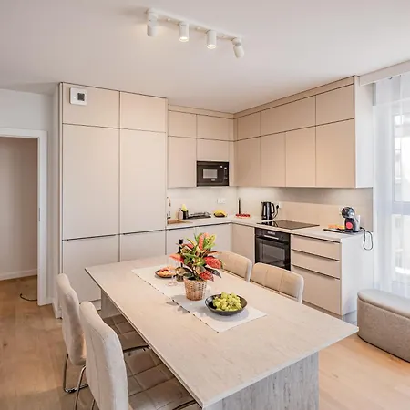 Beige Harmony For Family & Business With Parking And Ac By Uniquerent شقة *