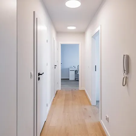 Apartment Beige Harmony For Family & Business With Parking And Ac By Uniquerent