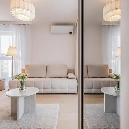 Beige Harmony For Family & Business With Parking And Ac By Uniquerent * فروتسواف