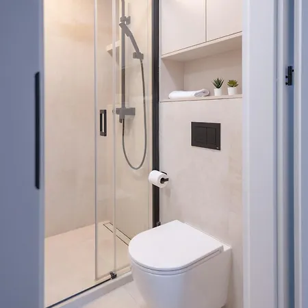Beige Harmony For Family & Business With Parking And Ac By Uniquerent 브로츠와프