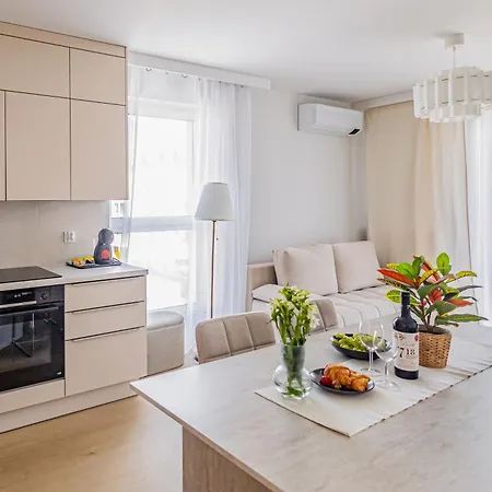 Beige Harmony For Family & Business With Parking And Ac By Uniquerent فروتسواف