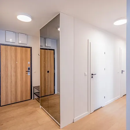 شقة Beige Harmony For Family & Business With Parking And Ac By Uniquerent فروتسواف